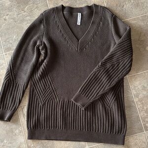 EUC Athleta Teton V -Neck Sweater, Voyage Grey  SIZE M